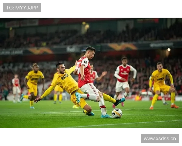 库杜斯与马丁内利:冲击型边锋的战术角色对比 库杜斯与马丁内利:冲击型边锋的战术角色对比